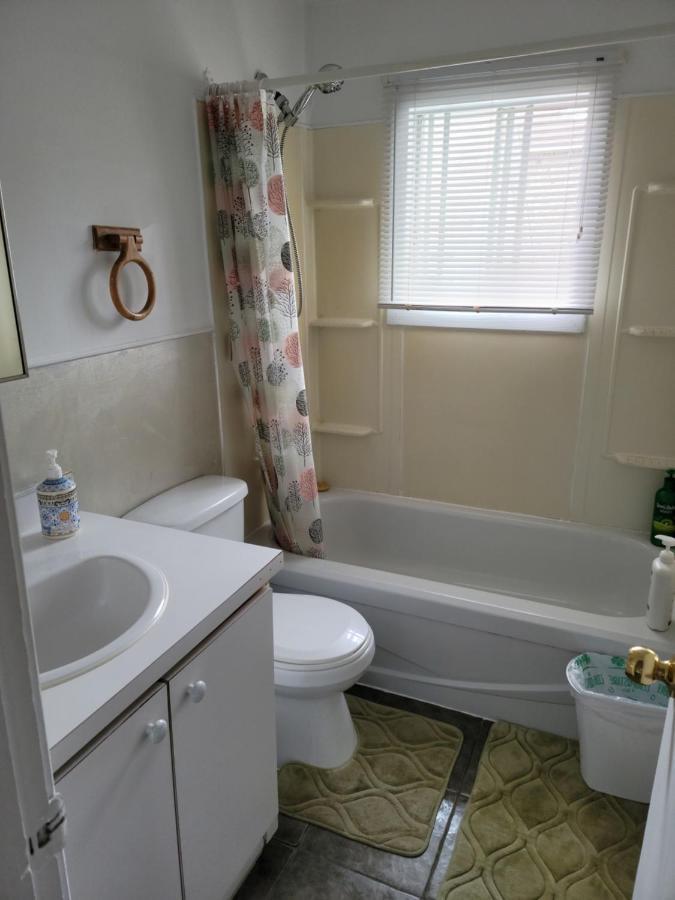 Downtown Apartment Next To Highway Netflix+Wifi Edmundston Buitenkant foto