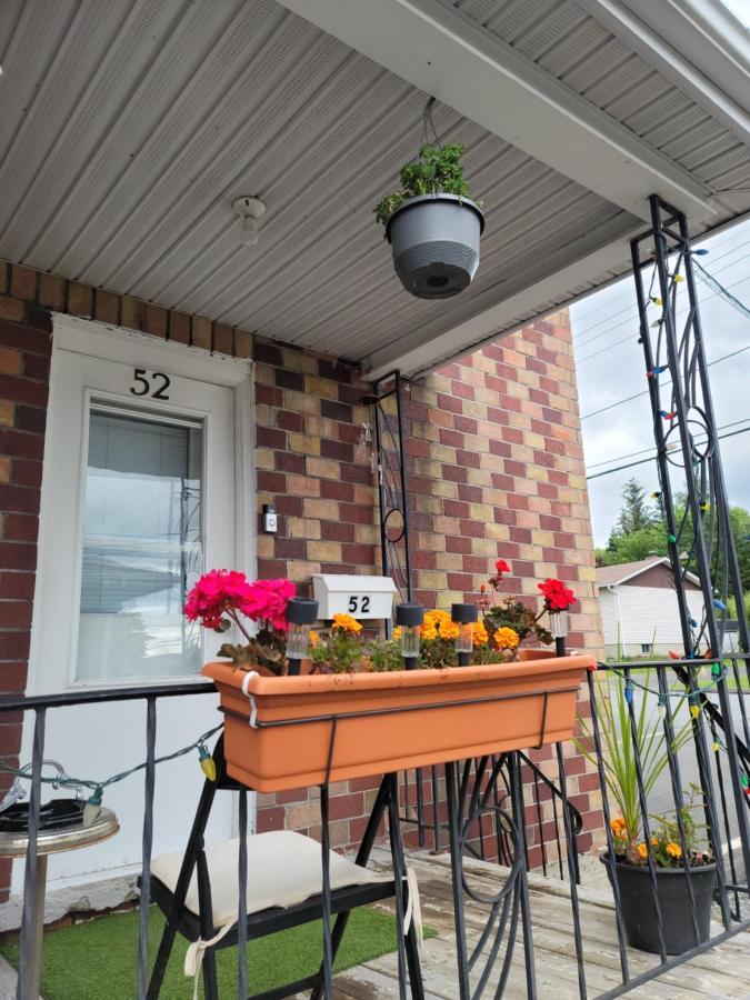 Downtown Apartment Next To Highway Netflix+Wifi Edmundston Buitenkant foto
