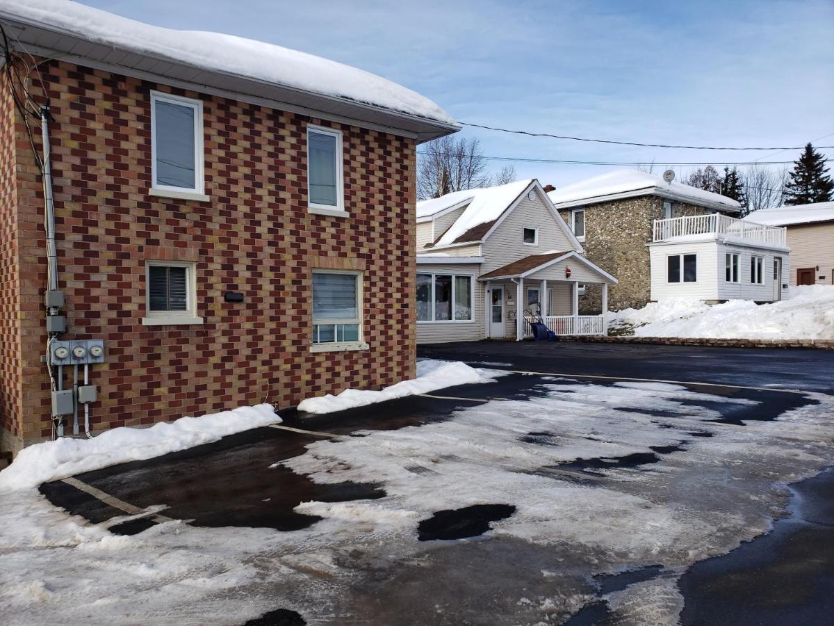 Downtown Apartment Next To Highway Netflix+Wifi Edmundston Buitenkant foto